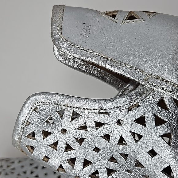 Anthro Musse & Cloud Laser Cut Leather Stacked Heel Silver Ankle Boots Size 7 - Picture 12 of 16